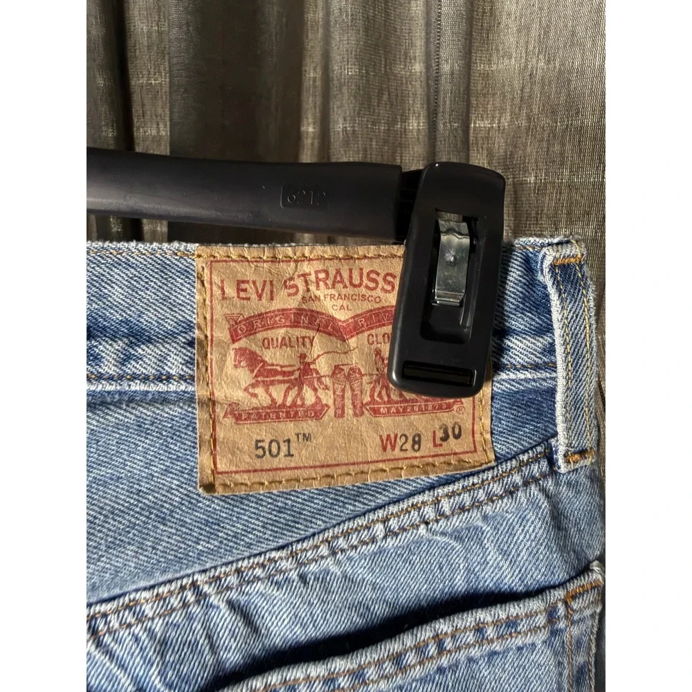 Levis 501 Regular Fit Jeans Mens 28x30 Blue Denim Straight Leg Button Fly